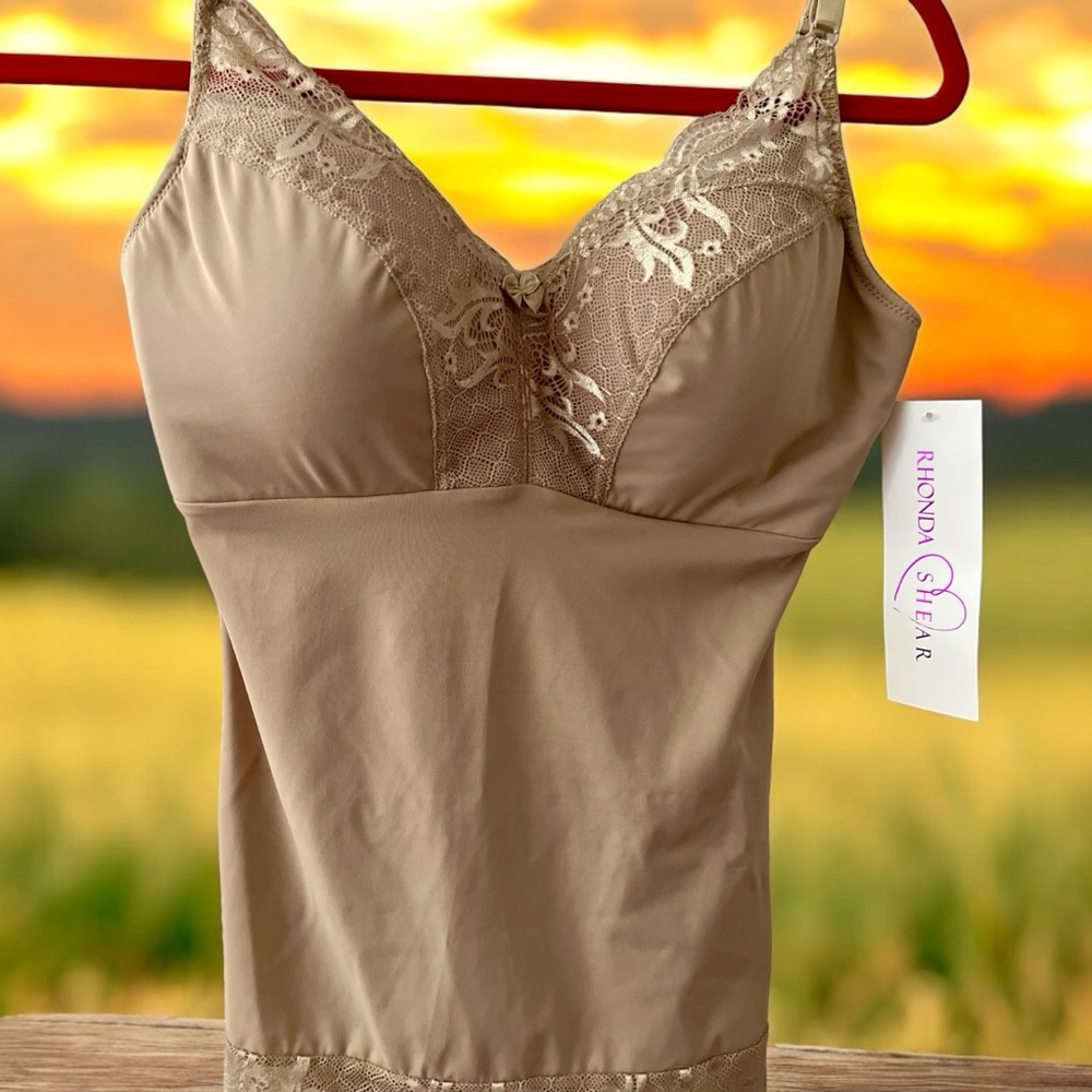 New Rhonda Shear, L Grande. Natural or nude color, stylish design.